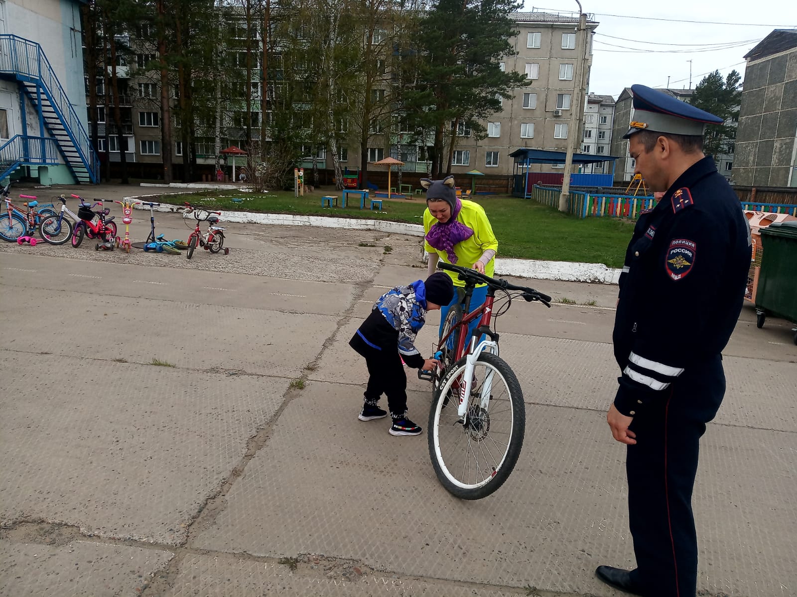 Декада дорожной безопасности детей — Муниципальное бюджетное дошкольное  образовательное учреждение «Детский сад №55 «Радость» города Лесосибирска»